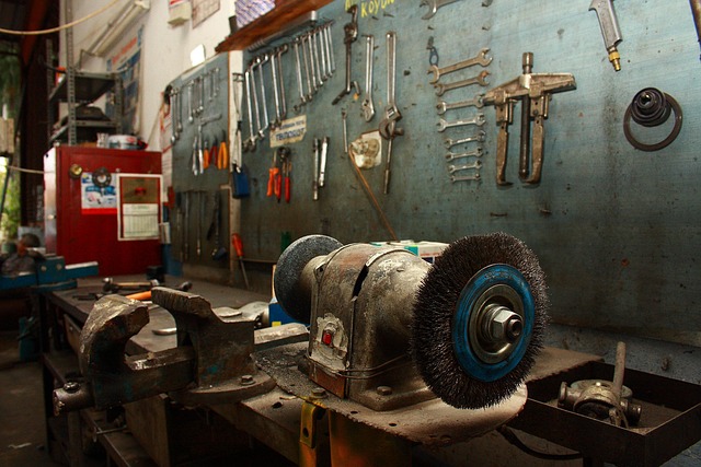 auto-repair-workshop-640x480-55403845.jpeg