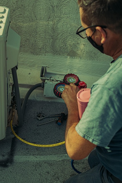 auto-technician-working-640x480-21284209.jpeg