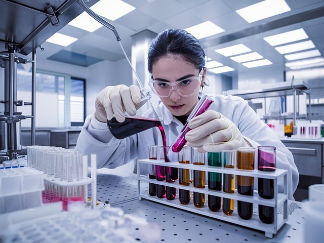 auto-technician-working-640x480-32130641.jpeg