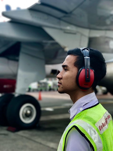 auto-technician-working-640x480-32460419.jpeg