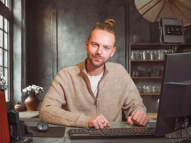 auto-technician-working-640x480-66610709.jpeg