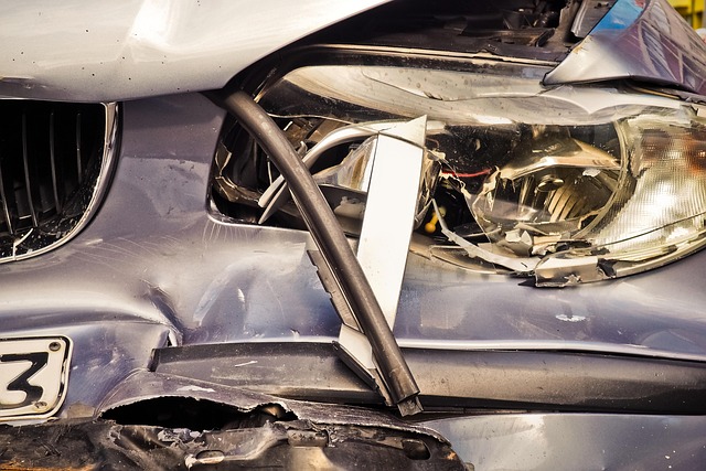car-collision-repair-640x480-70698014.jpeg