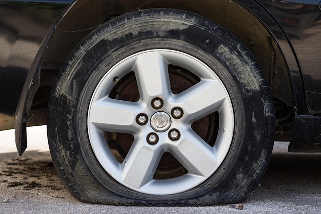 car-scratch-repair-640x480-14780161.jpeg
