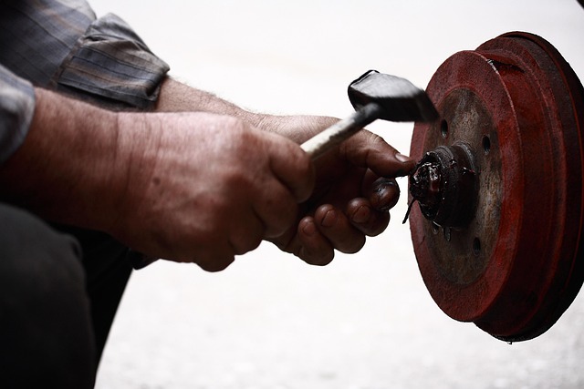 car-scratch-repair-640x480-18376674.jpeg