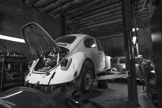car-scratch-repair-640x480-36744357.jpeg
