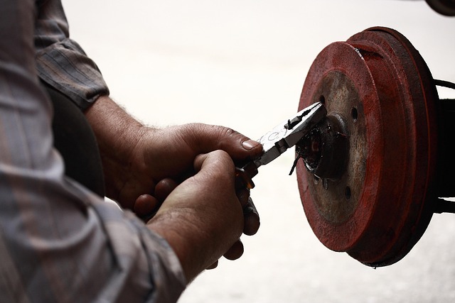 car-scratch-repair-640x480-49619238.jpeg