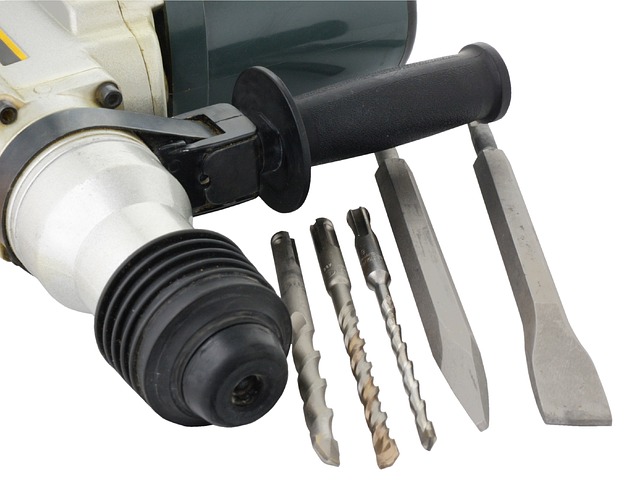 collision-repair-tools-640x480-27799944.jpeg
