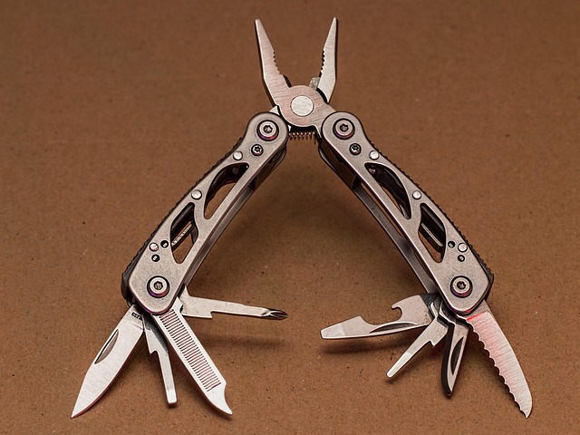 collision-repair-tools-640x480-39893288.jpeg
