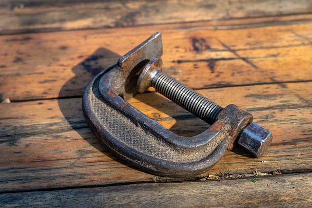 collision-repair-tools-640x480-64140883.jpeg