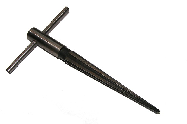 collision-repair-tools-640x480-76116075.jpeg