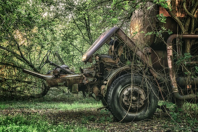 damaged-car-bumper-640x480-68676567.jpeg