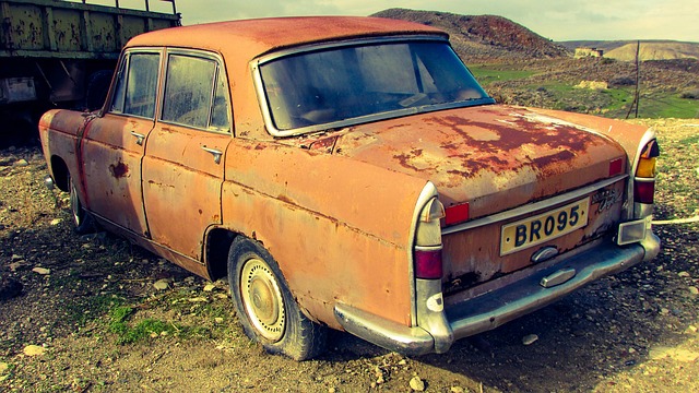 damaged-car-bumper-640x480-80725120.jpeg