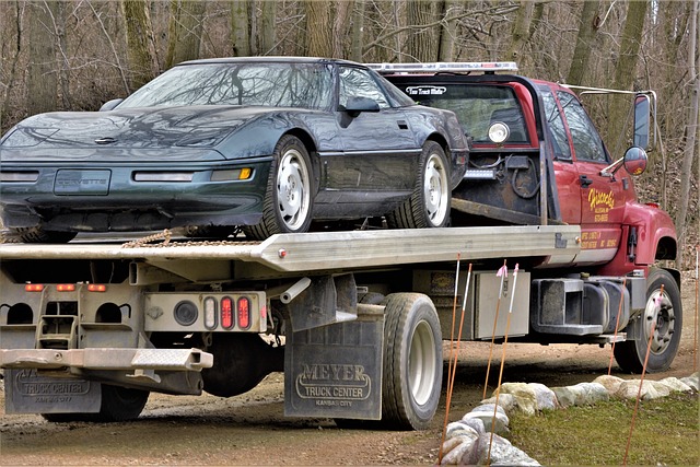 vehicle-repair-shop-640x480-27378083.jpeg
