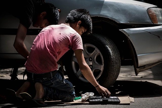 vehicle-repair-shop-640x480-51175241.jpeg